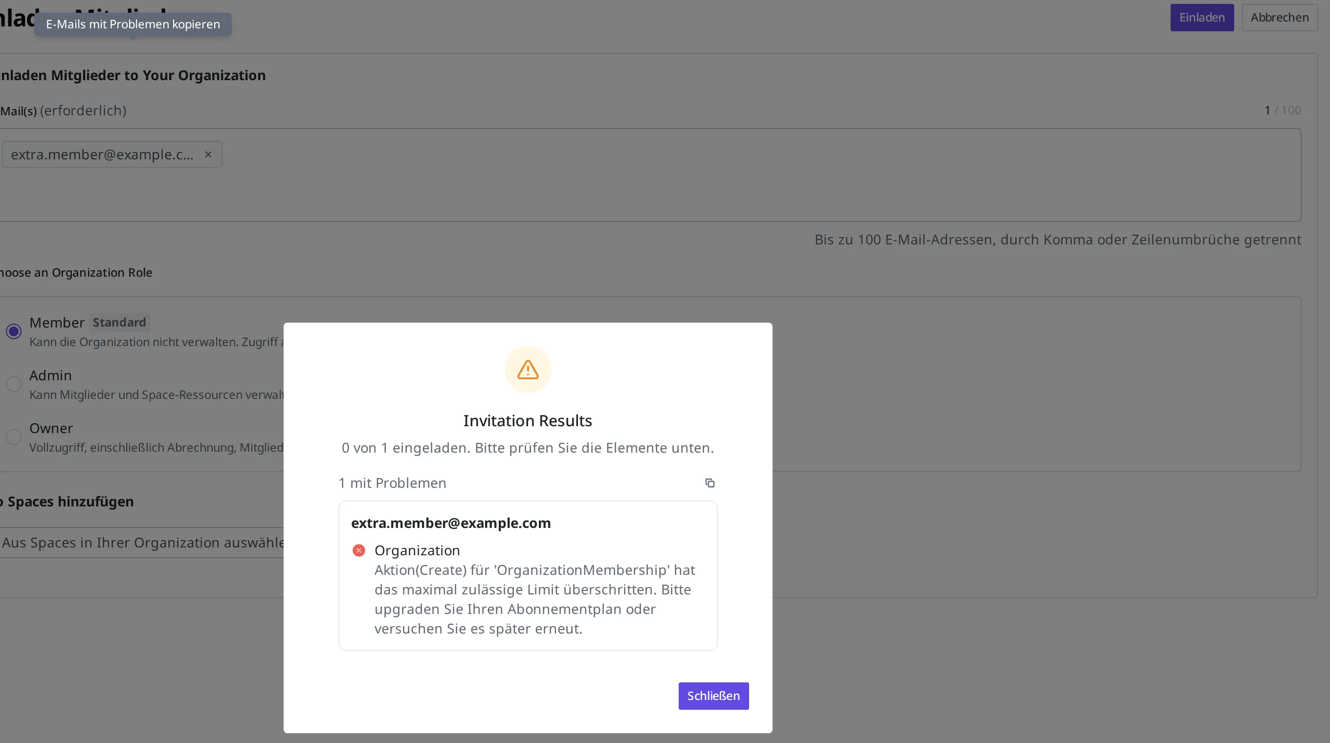 Der Invitation Results-Dialog, in dem eine Mitgliedereinladung wegen des Organization-Limits fehlgeschlagen ist. Zu sehen sind die Meldung „0 von 1 eingeladen", die betroffene E-Mail-Adresse und darunter der Hinweis zur Limitüberschreitung