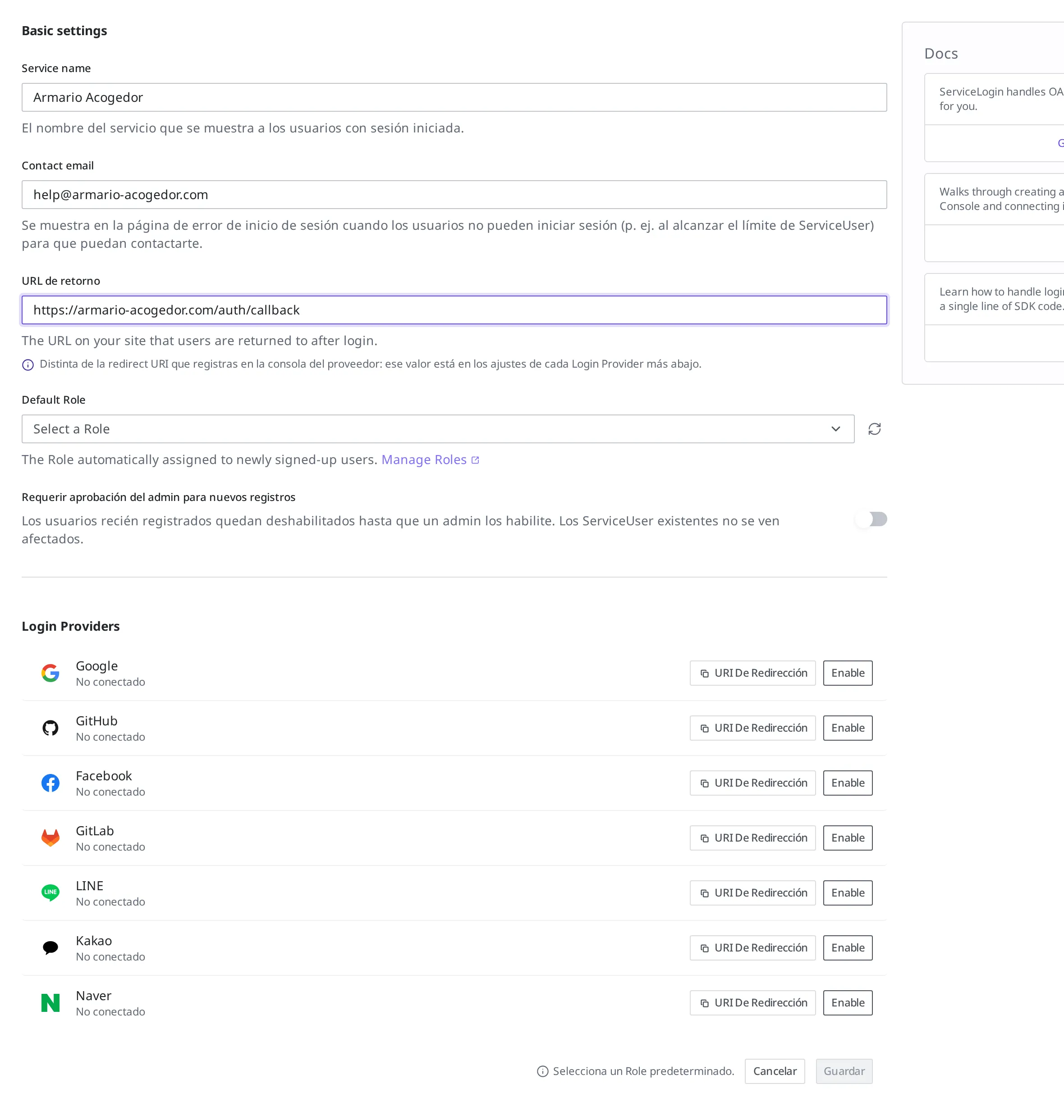 Formulario de configuración de ServiceLogin que se abre tras la activación. Se ven el nombre del servicio, el correo del responsable, la Callback URI, el rol por defecto y la lista de inicios de sesión sociales
