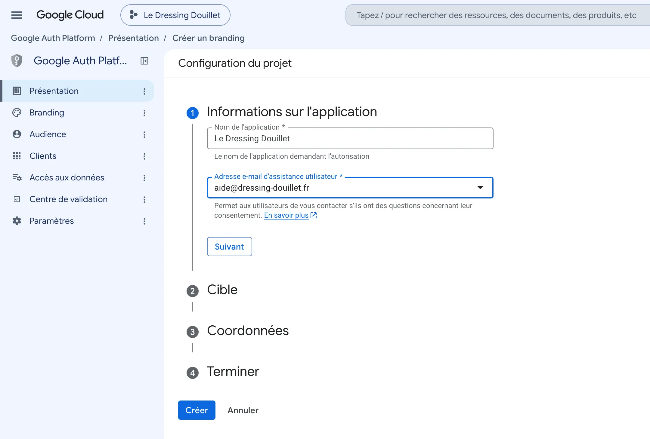 Étape 1 Informations sur l'application de la configuration du projet. Le nom de l'application est « Le Dressing Douillet » et l'adresse e-mail d'assistance utilisateur est renseignée