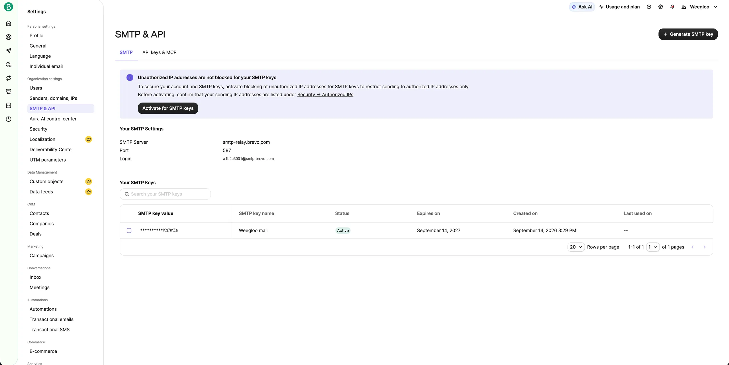SMTP & API स्क्रीन का Your SMTP Settings। SMTP Server, Port, Login क्रम से लिखे हैं, और नीचे बनाई गई कुंजियों की सूची है