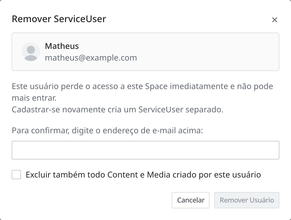 Janela de remoção de membro. No alto, um cartão com o membro a ser removido (Matheus, matheus@example.com) e, abaixo, o campo de confirmação do e-mail e a caixa "Excluir também todo Content e Media criado por este usuário", desmarcada