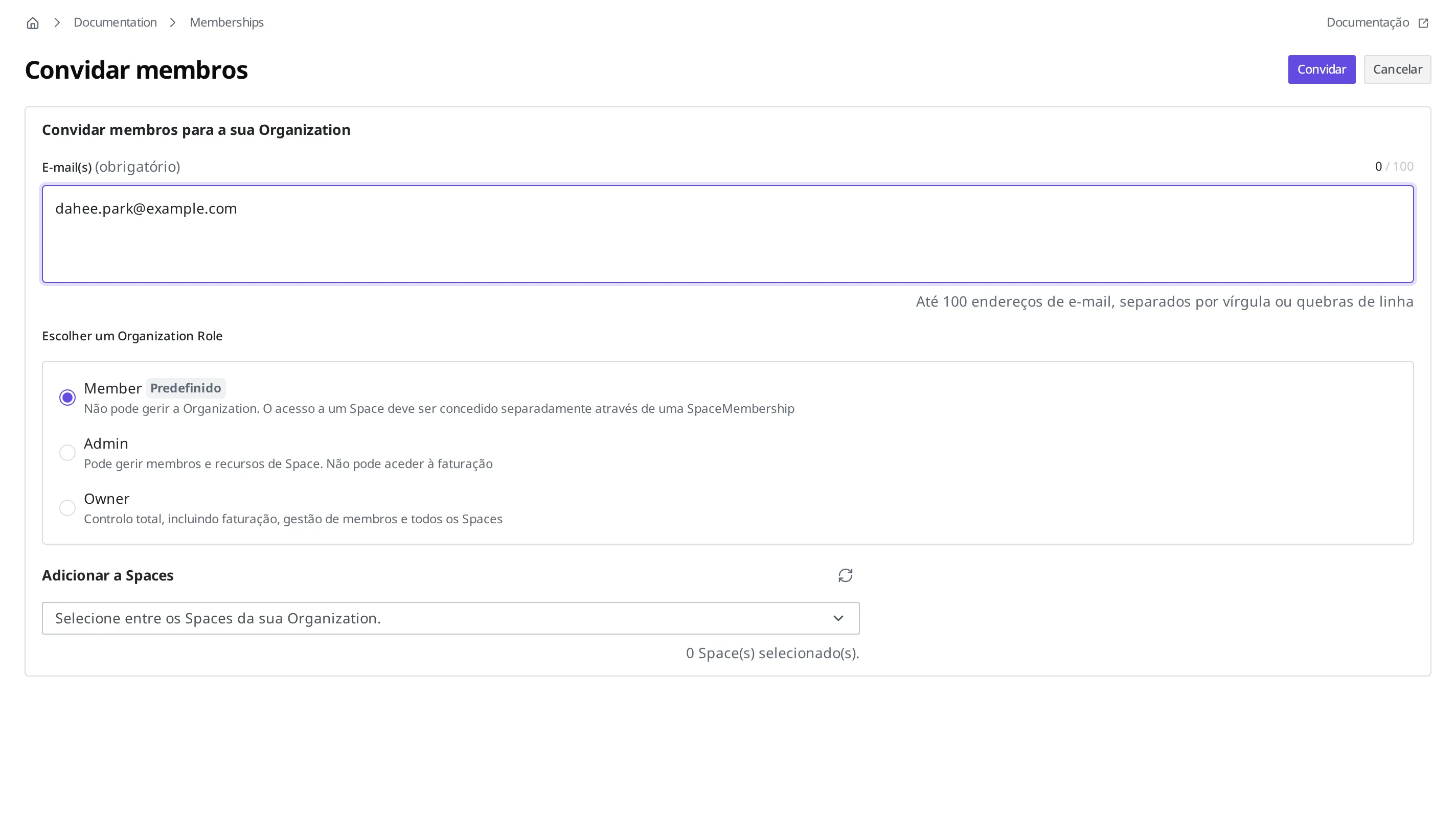 Tela Convidar membros. Um e-mail de exemplo está preenchido no campo E-mail(s) (obrigatório), há um lugar para escolher entre Member (padrão), Admin e Owner em Escolher um Organization Role e uma seção Adicionar a Spaces