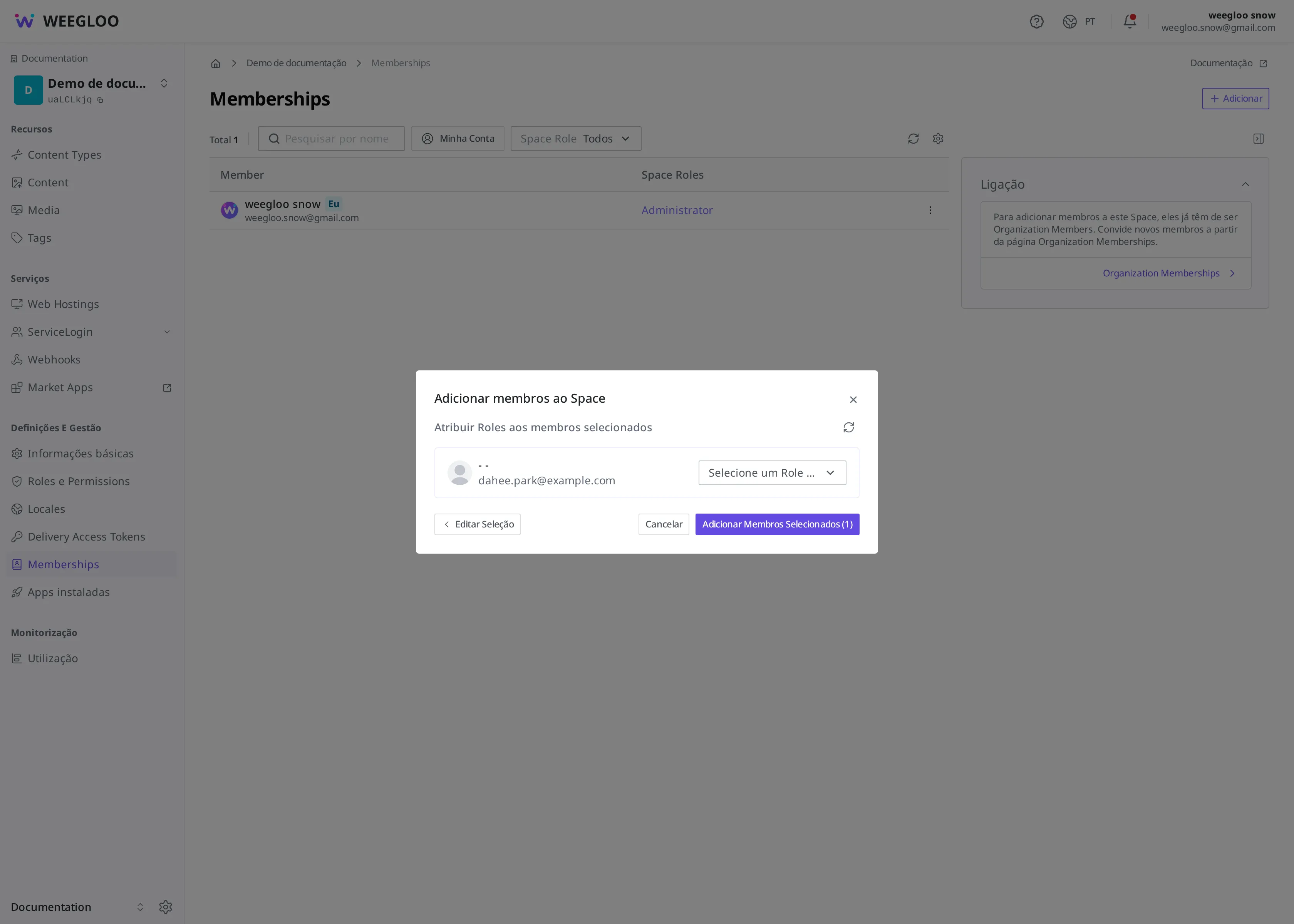 Caixa de diálogo Adicionar membros ao Space. A tela avança para a escolha do papel a atribuir a Dahee, e aparecem o menu suspenso Selecione um Role e o botão Adicionar Membros Selecionados