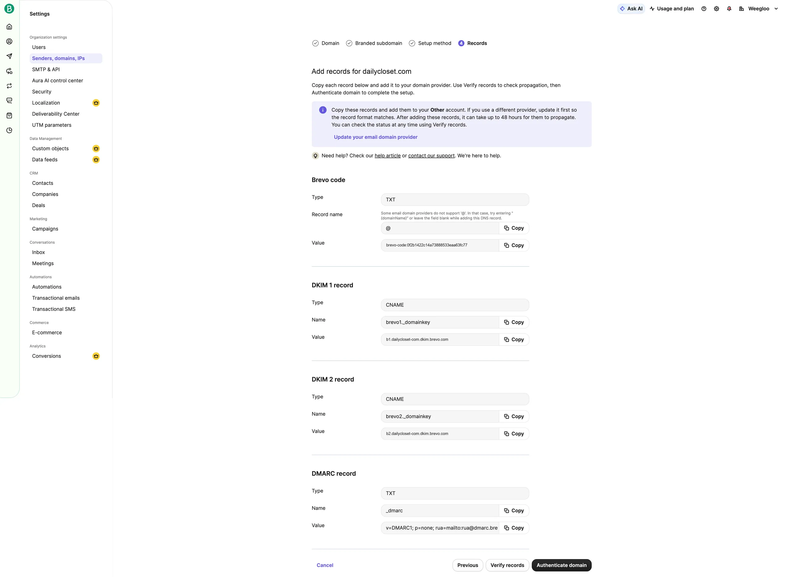 选择 Manual 后出现的记录画面。可见 Brevo code、DKIM 1、DKIM 2、DMARC 四组值,以及各自的 Copy 按钮